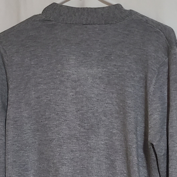 VERVE AMI WOMEN'S SIZE MEDIUM CARDIGAN SWEATER SLEEK SOFT CLASSIC - Picture 5 of 5